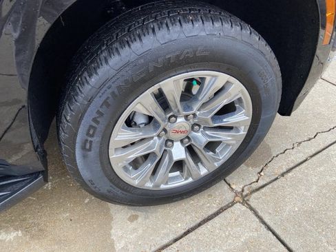 Used 2025 GMC Yukon Denali image 31