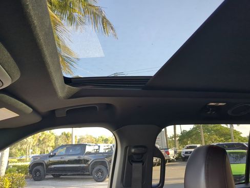 Used 2025 Ford Explorer Platinum image 21