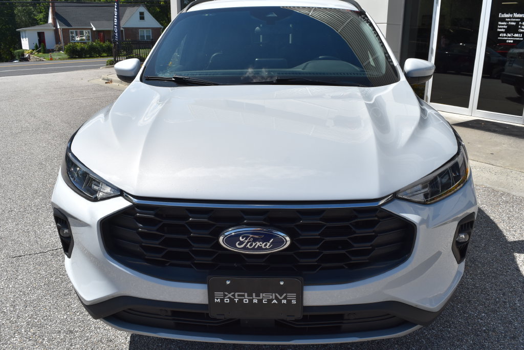 Used 2025 Ford Escape ST-Line Select AWD/4WD image 3
