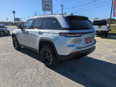 New 2026 Jeep Grand Cherokee Altitude RWD image 5