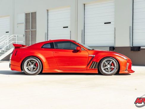 Used 2009 Nissan GT-R Premium AWD/4WD image 13