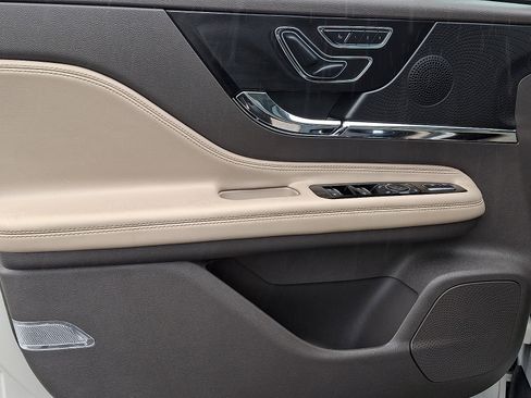 Used 2024 Lincoln Corsair AWD w/ Equipment Group 101A image 12