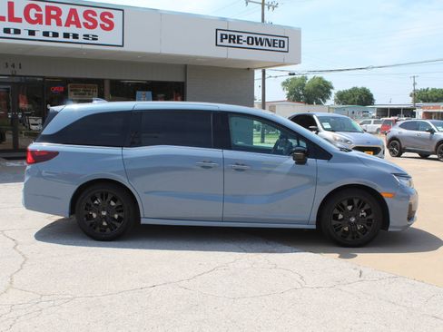 Used 2025 Honda Odyssey Sport-L image 3