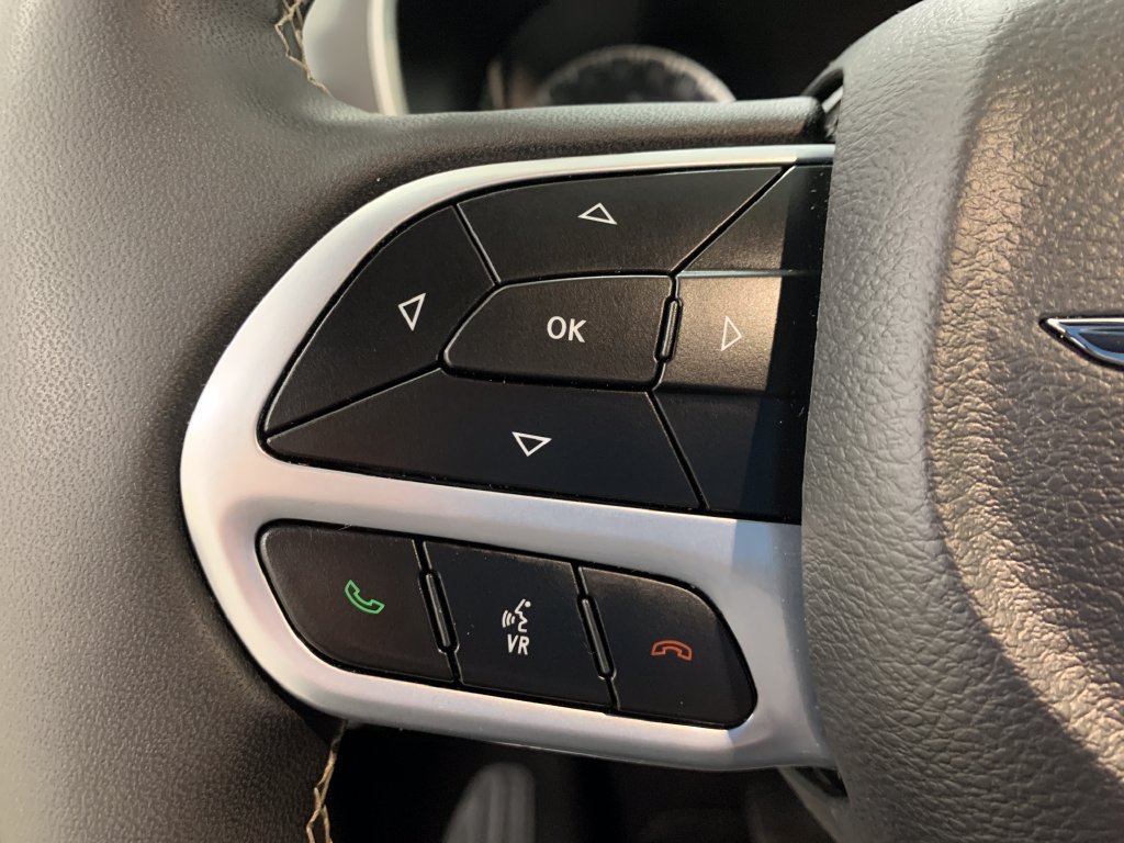 Used 2026 Chrysler Pacifica Select FWD image 11