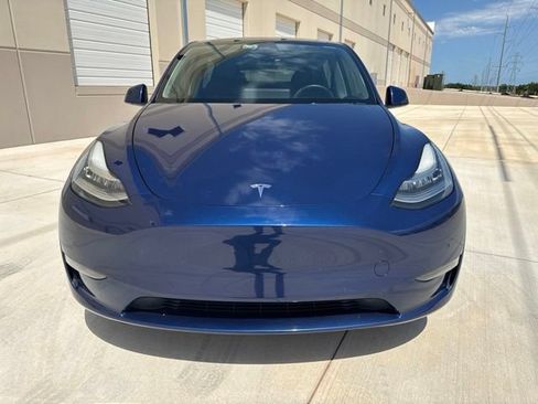Used 2022 Tesla Model Y Long Range AWD/4WD image 2