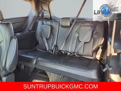 Used 2025 Chrysler Pacifica Select image 30