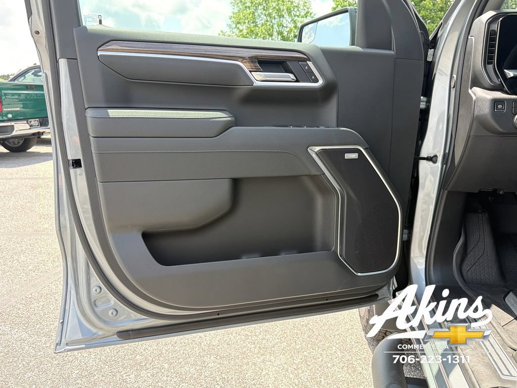 New 2026 Chevrolet Silverado 1500 RST w/ Redline Edition AWD/4WD image 9