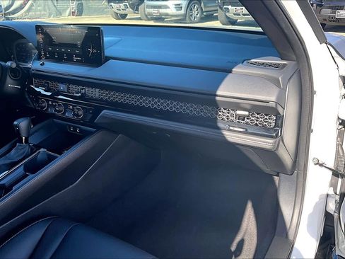 Used 2025 Honda Accord Sport image 19