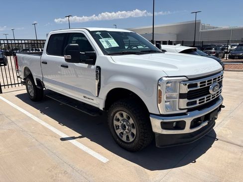 Used 2024 Ford F250 XLT w/ FX4 Off-Road Package AWD/4WD image 2