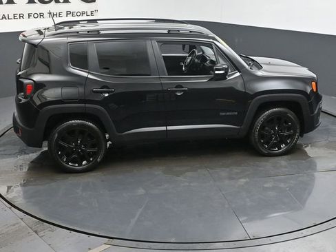 Used 2018 Jeep Renegade Altitude w/ UConnect 8.4 Nav Group AWD/4WD image 38