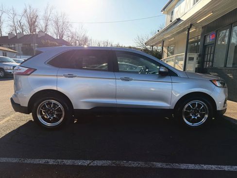 Used 2019 Ford Edge Titanium w/ Equipment Group 301A AWD/4WD image 8