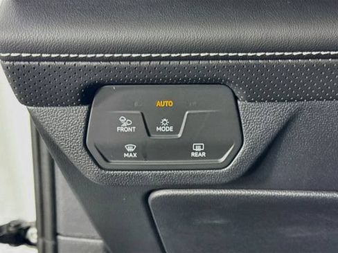 Used 2026 Volkswagen Atlas Cross Sport SE FWD image 10