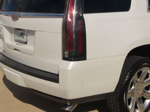 Used 2017 Cadillac Escalade Luxury AWD/4WD image 10