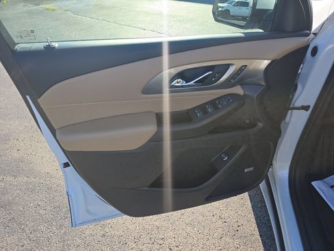 Used 2023 Chevrolet Traverse Premier FWD image 14