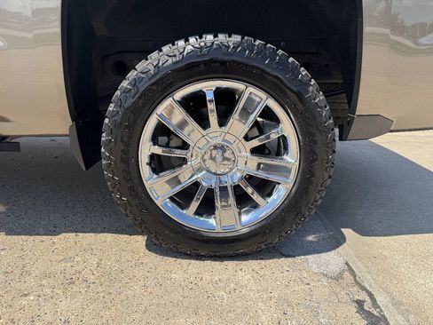 Used 2014 Chevrolet Silverado 1500 High Country w/ High Country Premium Package AWD/4WD image 9