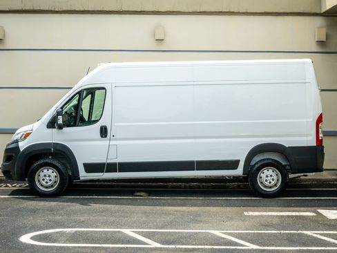 Used 2023 RAM ProMaster 2500 FWD image 4