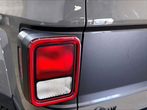 Used 2021 Jeep Gladiator Sport AWD/4WD image 32