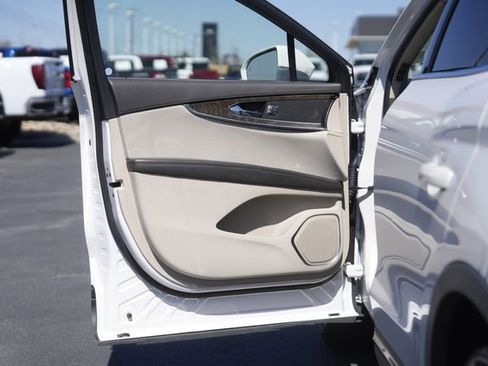 Used 2019 Lincoln Nautilus Select image 29