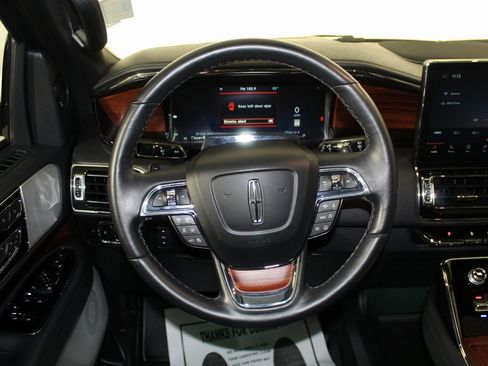 Used 2024 Lincoln Navigator Reserve image 17