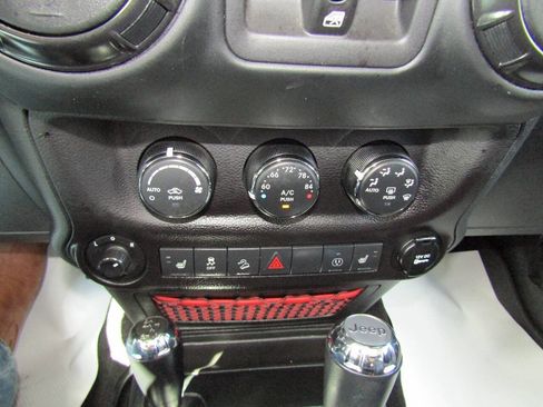 Used 2018 Jeep Wrangler Unlimited Rubicon AWD/4WD image 17