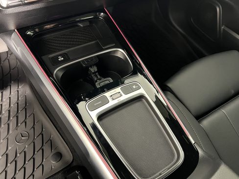 Certified 2024 Mercedes-Benz GLB 250 4MATIC image 33