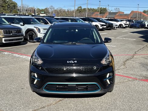 Used 2022 Kia Niro EX Premium w/ Cold Weather Package image 2