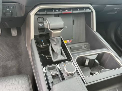 Used 2025 Toyota Tundra Limited AWD/4WD image 23