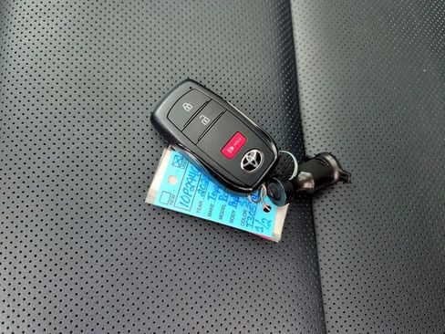 Used 2026 Toyota Prius Plug-In Hybrid image 30