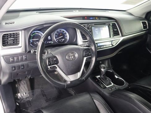 Used 2017 Toyota Highlander Limited w/ Carpet Mat Package AWD/4WD image 7
