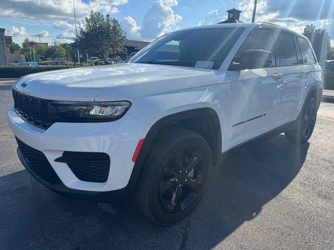 Used 2023 Jeep Grand Cherokee Altitude AWD/4WD image 1