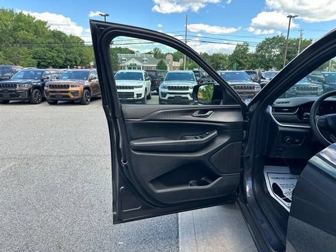 Used 2023 Jeep Grand Cherokee Altitude AWD/4WD image 26