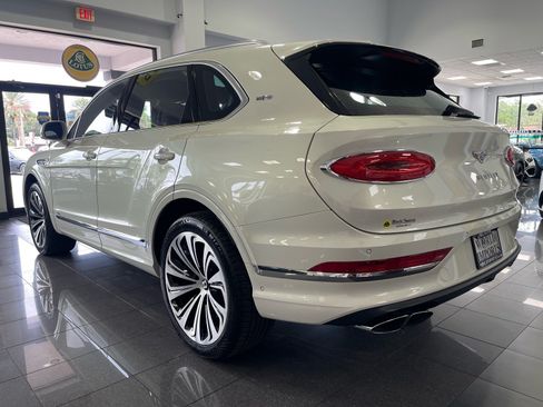 Used 2022 Bentley Bentayga AWD/4WD image 3