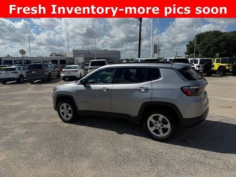 Used 2024 Jeep Compass Latitude image 5