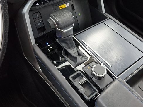 Certified 2024 Toyota Tundra Platinum AWD/4WD image 17
