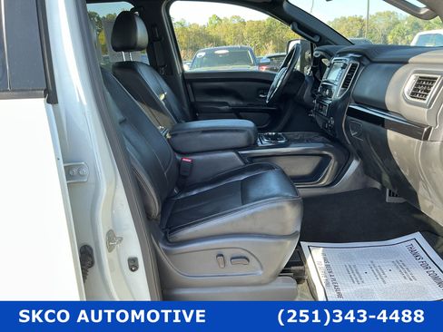Used 2018 Nissan Titan SL w/ Midnight Edition image 13
