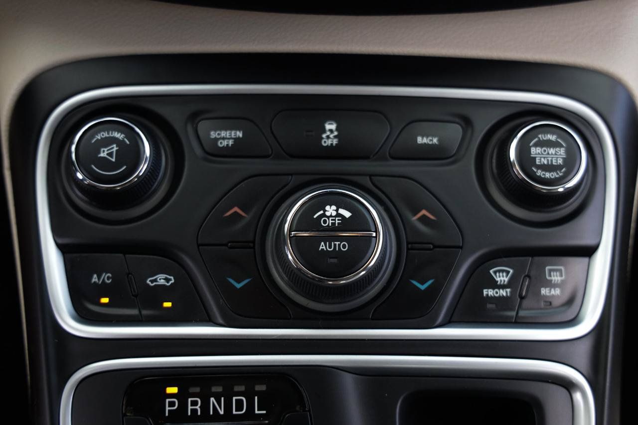 Used 2015 Chrysler 200 Limited w/ Convenience Group FWD image 32