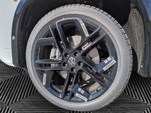 New 2026 Volkswagen Tiguan SE R-Line image 9