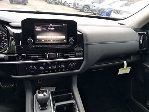 New 2025 Nissan Pathfinder SV w/ SV Premium Package image 20