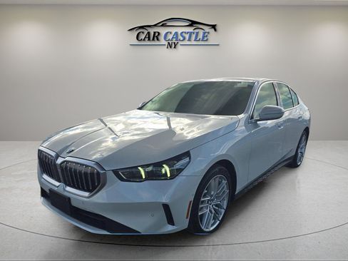Used 2024 BMW 530i xDrive AWD/4WD image 2