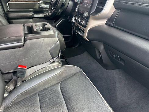 Used 2019 RAM 1500 Laramie AWD/4WD image 15