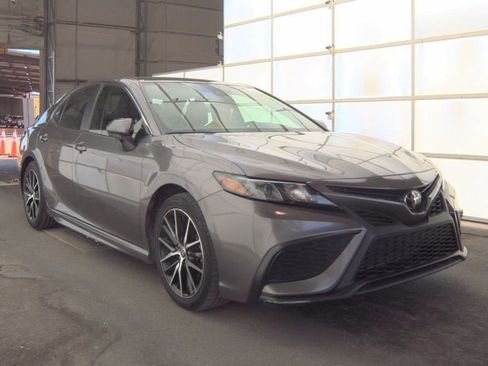 Used 2024 Toyota Camry SE FWD image 2
