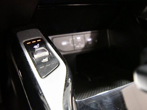 Certified 2025 Kia Sorento SX image 27