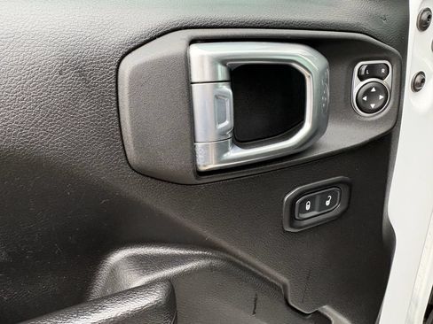 Used 2023 Jeep Wrangler Unlimited Rubicon AWD/4WD image 11