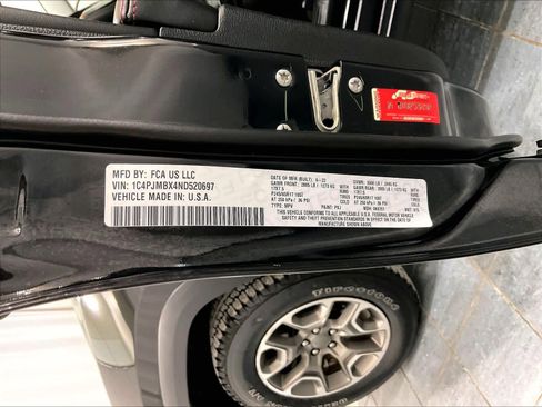 Used 2022 Jeep Cherokee Trailhawk w/ Comfort/Convenience Group image 34