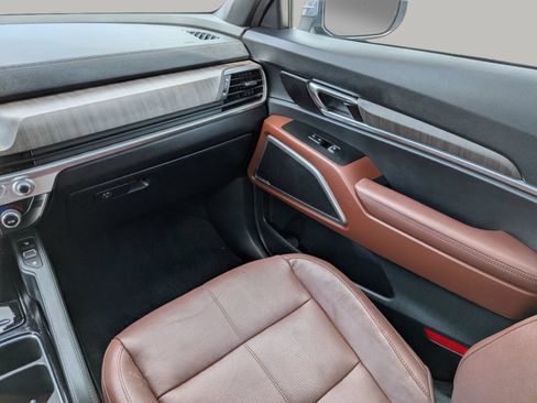 Certified 2023 Kia Telluride EX w/ EX Captain's Chair Package FWD image 20