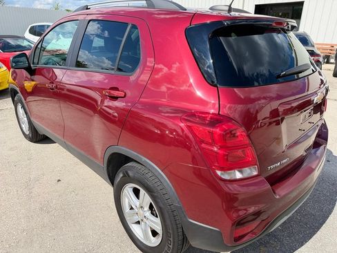 Used 2022 Chevrolet Trax LT w/ LT Convenience Package AWD/4WD image 3