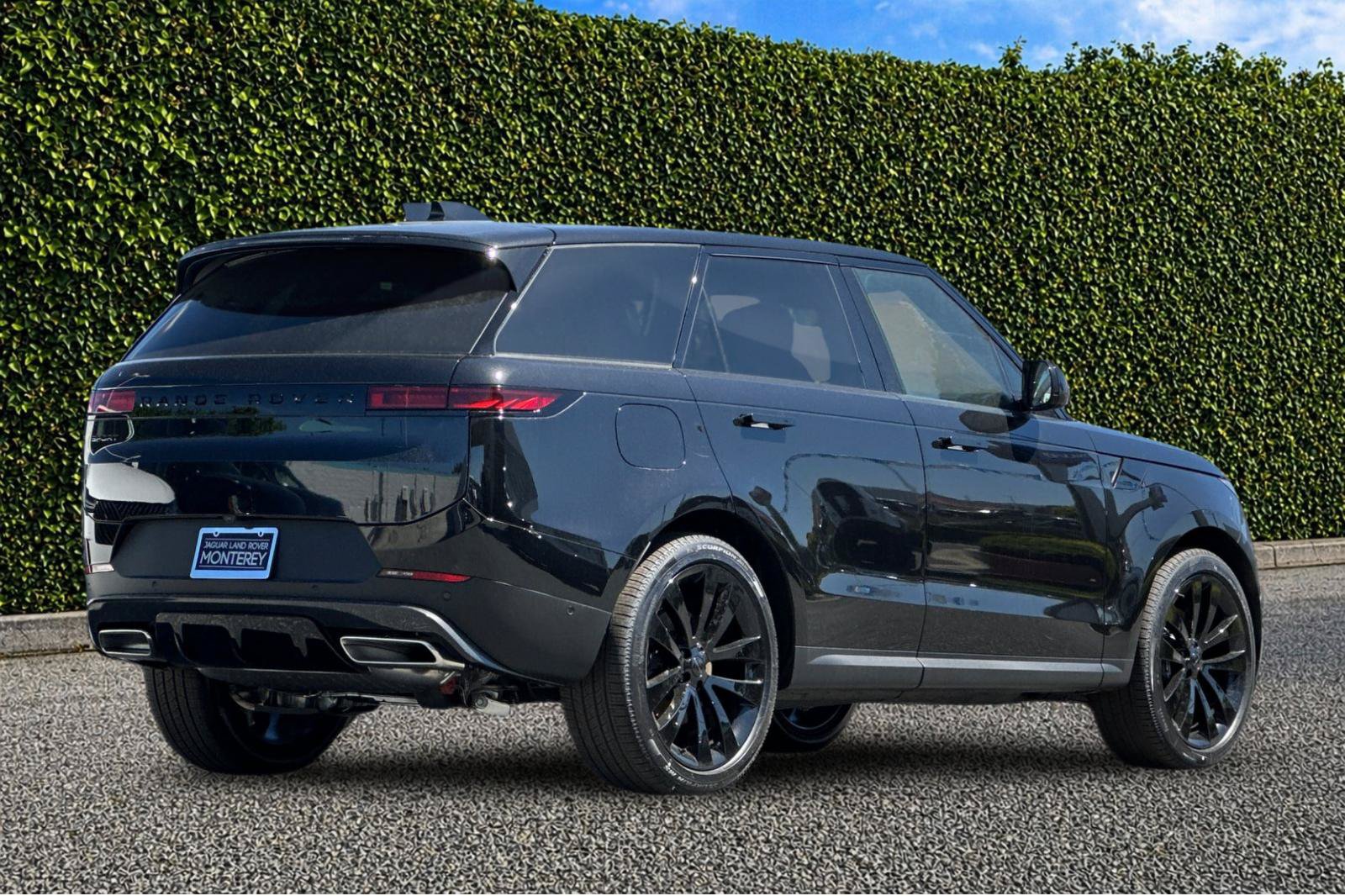 Used 2026 Land Rover Range Rover Sport SE AWD/4WD image 4