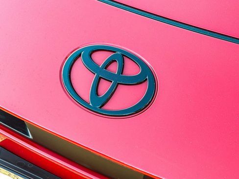 New 2026 Toyota Camry Hybrid FWD image 10