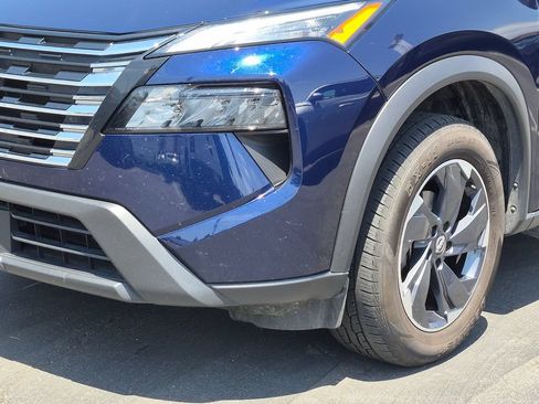 Certified 2024 Nissan Rogue SV FWD image 9