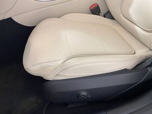 Used 2025 Mercedes-Benz C 300 4MATIC Sedan image 12